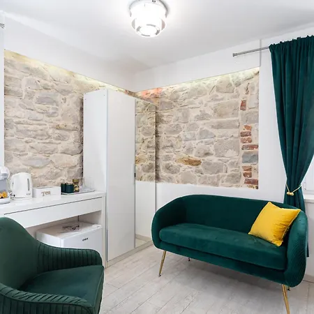 Πανσιόν Lions Heritage 4*