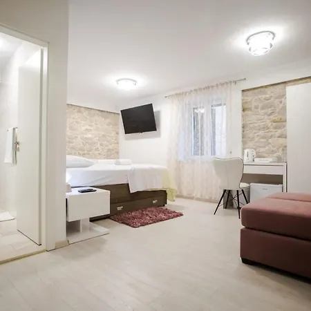 Lions Luxury 4* Split